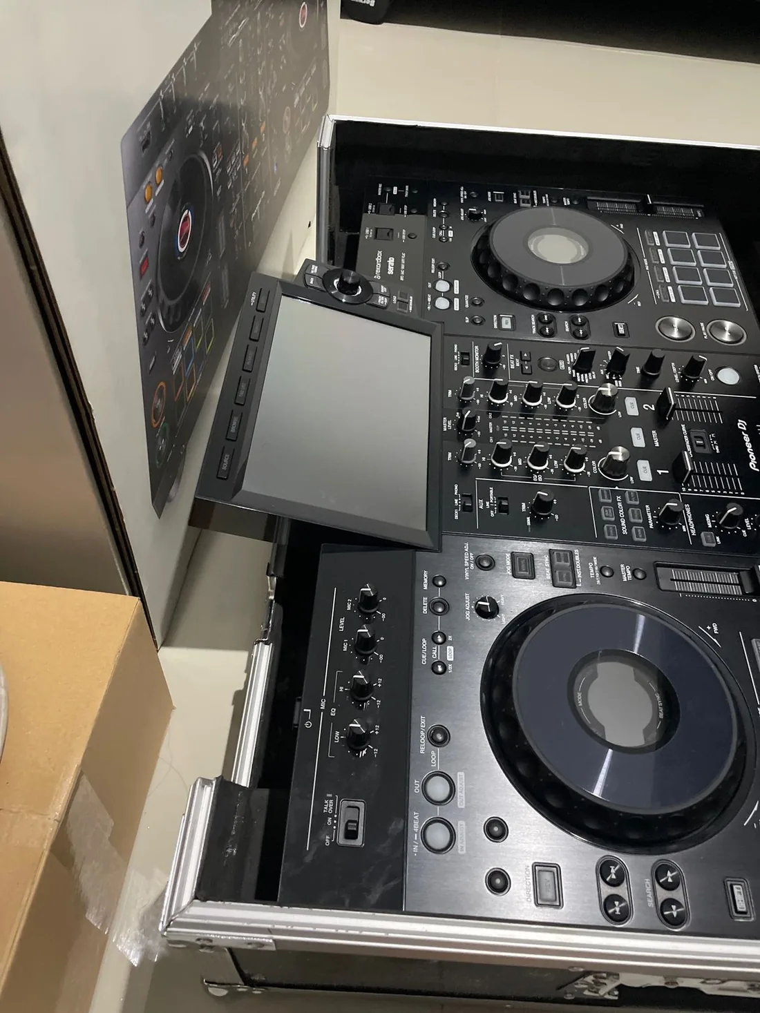 Flightcase custom untuk DJ controller dengan laptop stand
