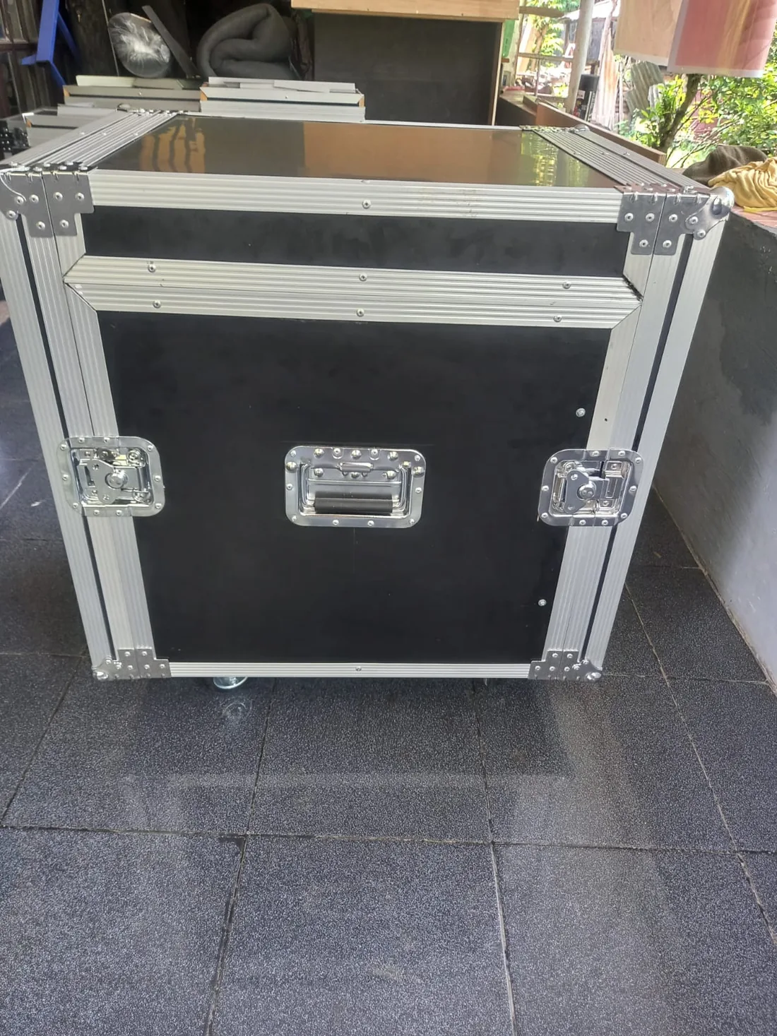 Rack case 12U hitam buatan TJS Production