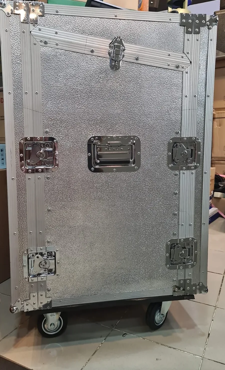 Rack case finishing silver dengan roda