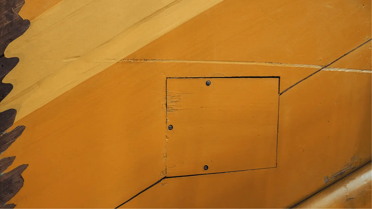 Plywood vs Plastik Fiber: Mana Bahan Hardcase yang Paling Kuat?